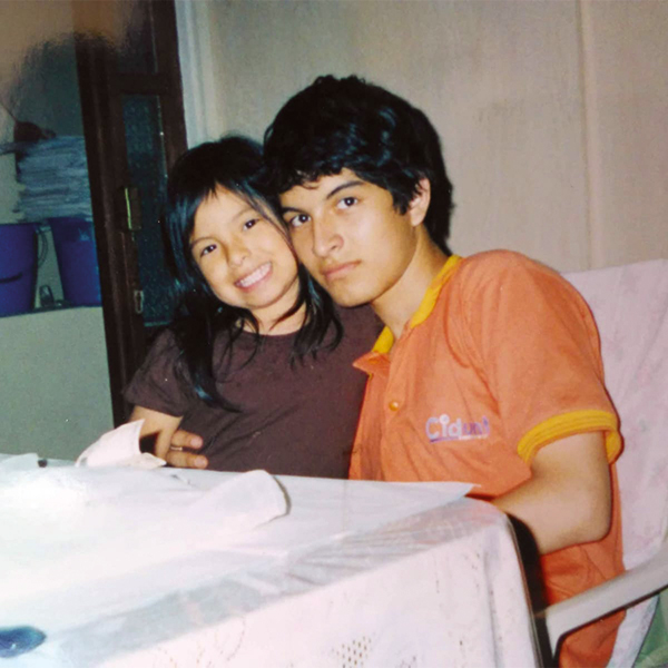 Dustin con su hermana
